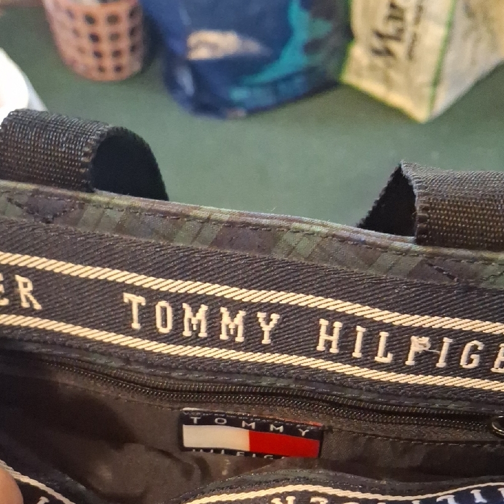Tommy Hilfiger Plaid Patchwork Lunch Bag in Navy and Red - Picture 2 of 6